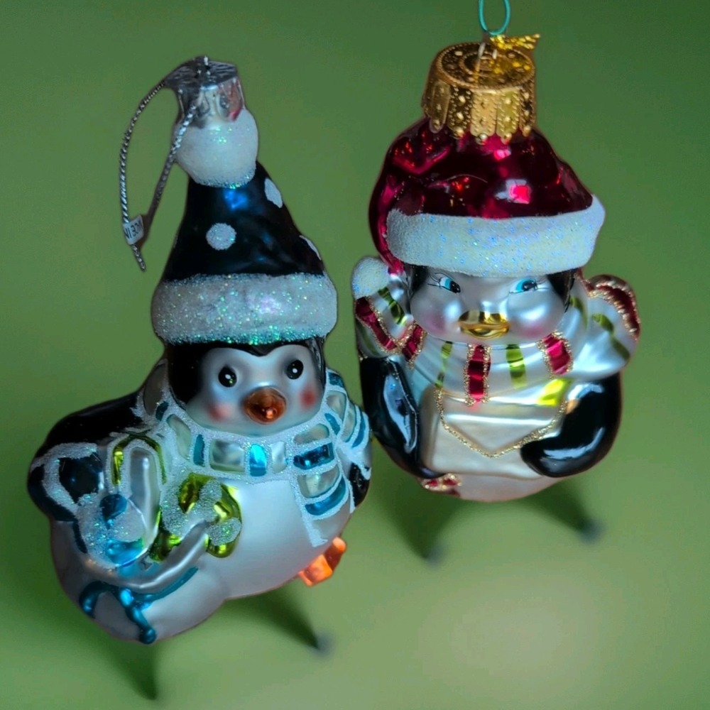 Penguins Blown Glass Medium 5x3x3 Inch Christmas Ornaments Hat Presents Lot Of 2 - Picture 9 of 9
